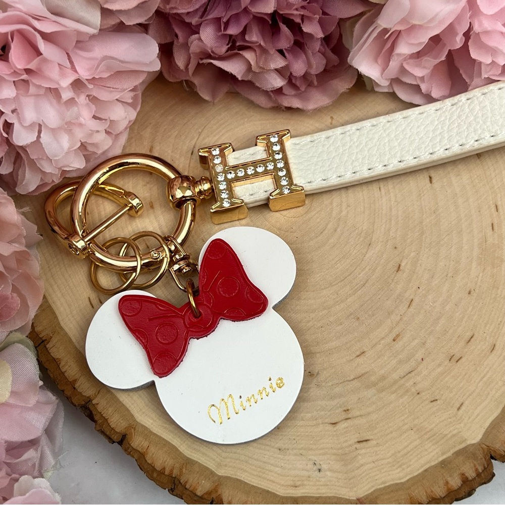 Gorgeous White Leather Minnie Mouse with Wrist Strap Key Fob Keychain - Picture 5 of 16